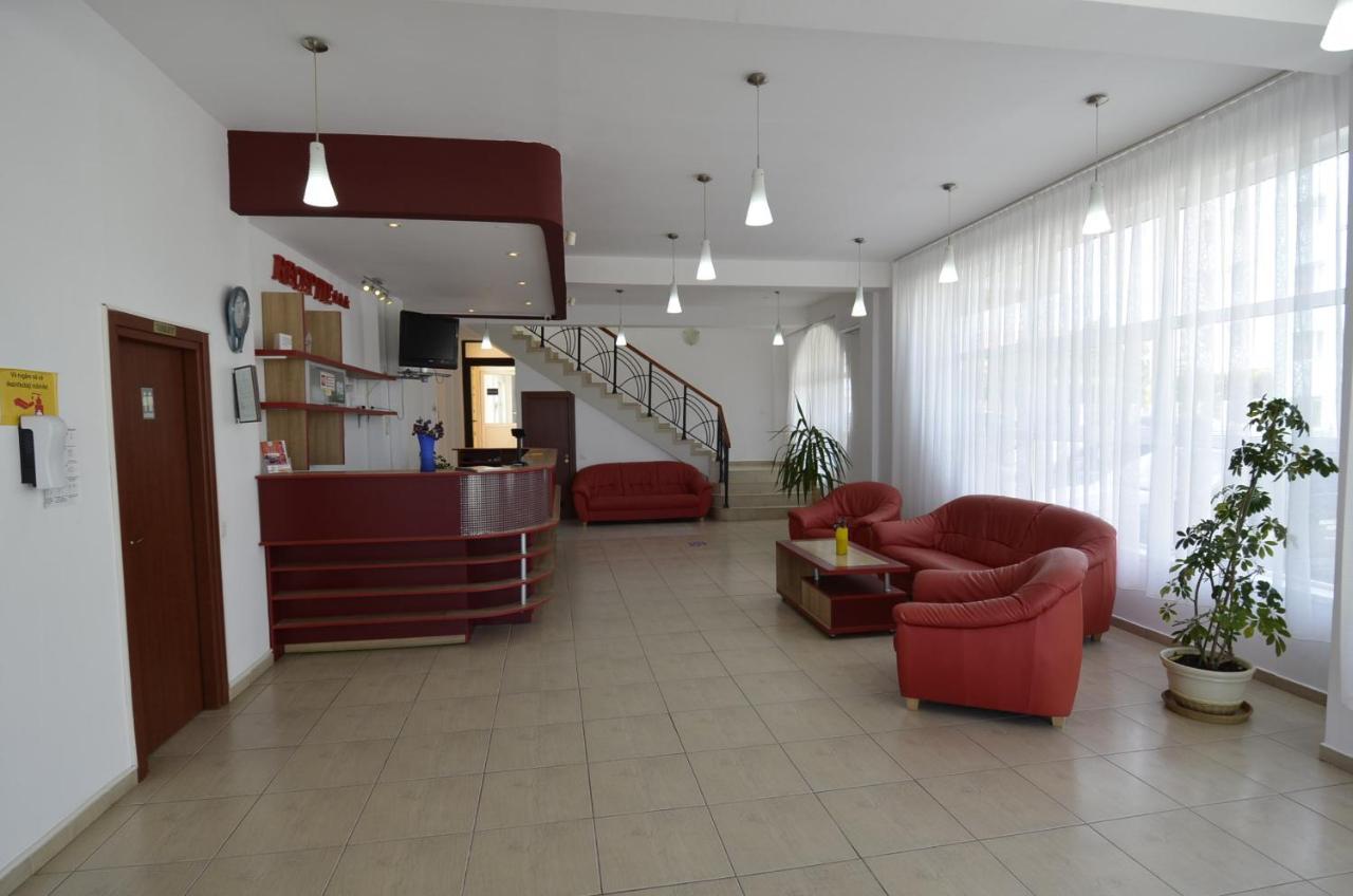 Hotel Intim Костинешти Экстерьер фото