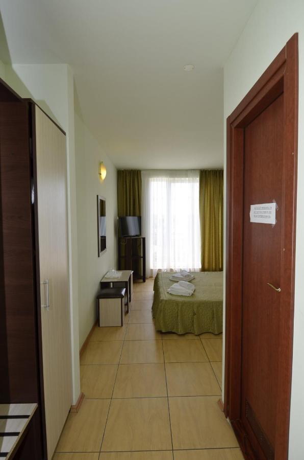 Hotel Intim Костинешти Экстерьер фото