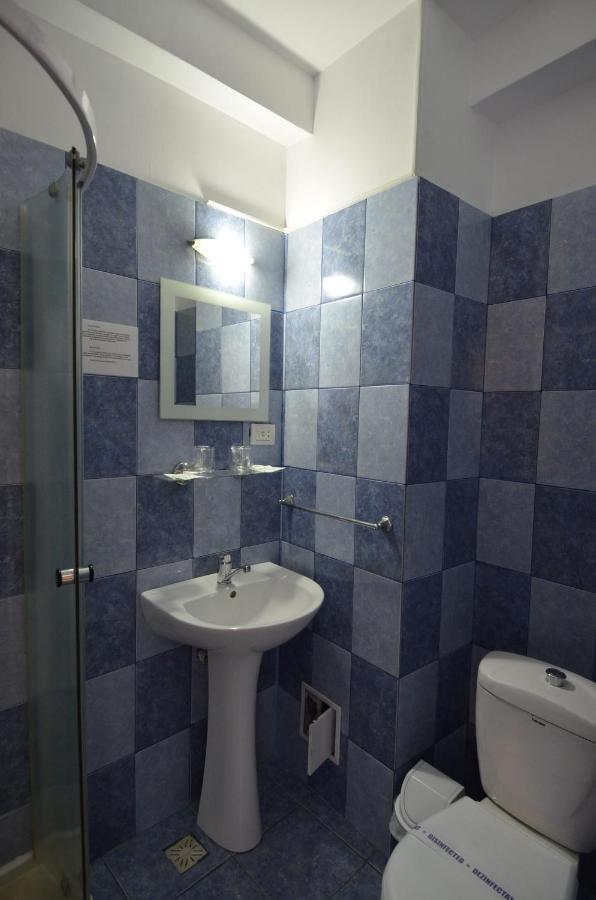 Hotel Intim Костинешти Экстерьер фото